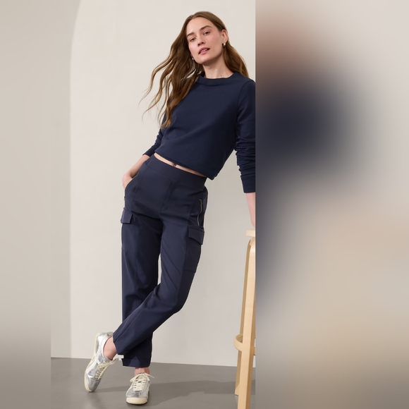 NWT Athleta ENDLESS HIGH RISE CARGO PANT Color: Navy (Tall) Size 4 - Picture 2 of 7